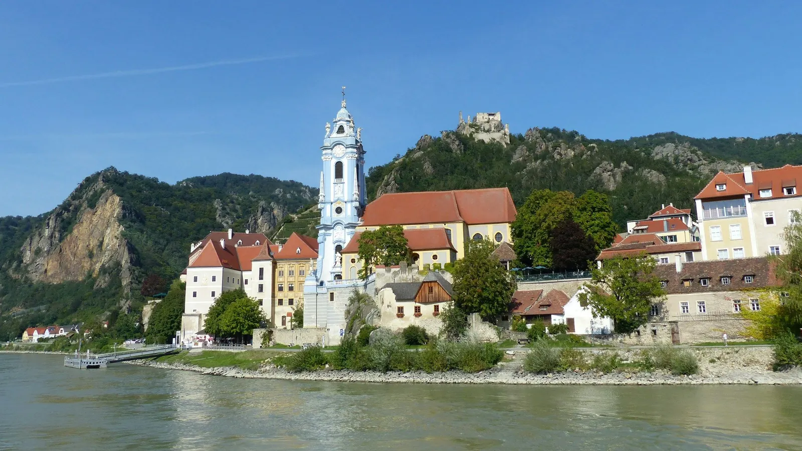 Dürnstein an der Donau mit blauem Stiftsturm